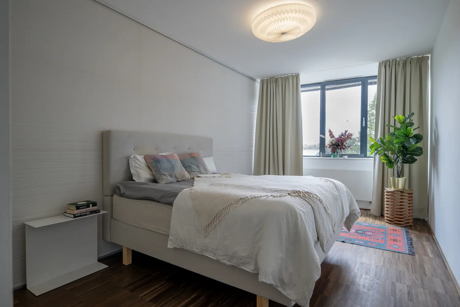 Druhá ložnice o ploše 18,20 m² s okny na západ