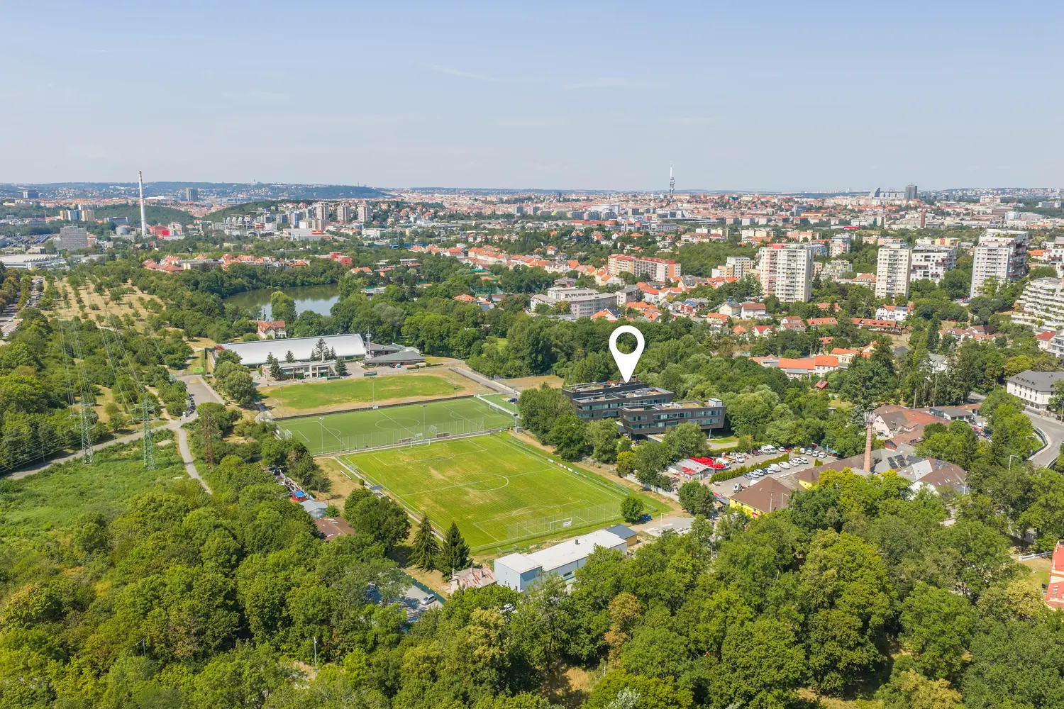 Panorama Prahy s vyznačenou polohou Residence Nautica v Záběhlicích